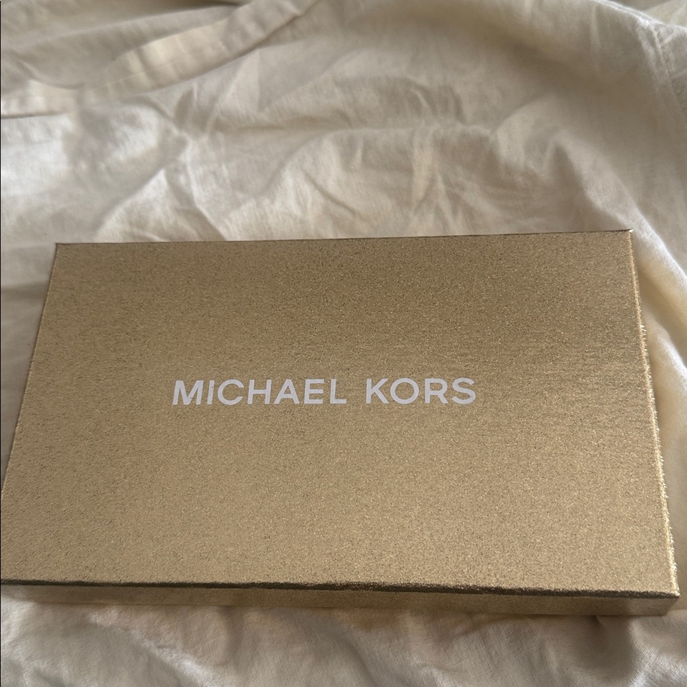 Michael Kors black/gold Lg Trifold leather wallet. - Picture 6 of 6
